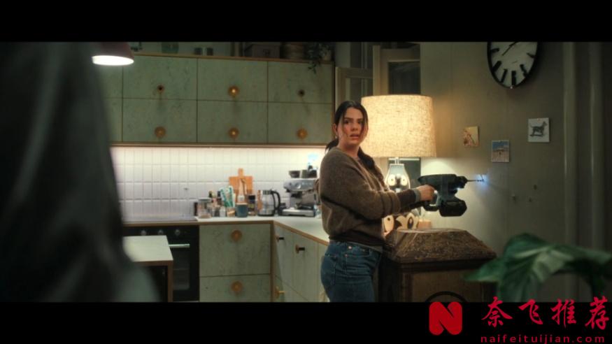 密室逃生+世界末日！Netflix又炸出一部高能新作《砖墙谜攻》！