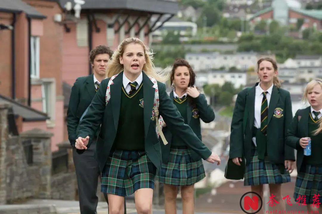 英剧搞笑女日常笑死人，宝藏小众高分喜剧《德里女孩》绝对是你剧荒时的解压力作！