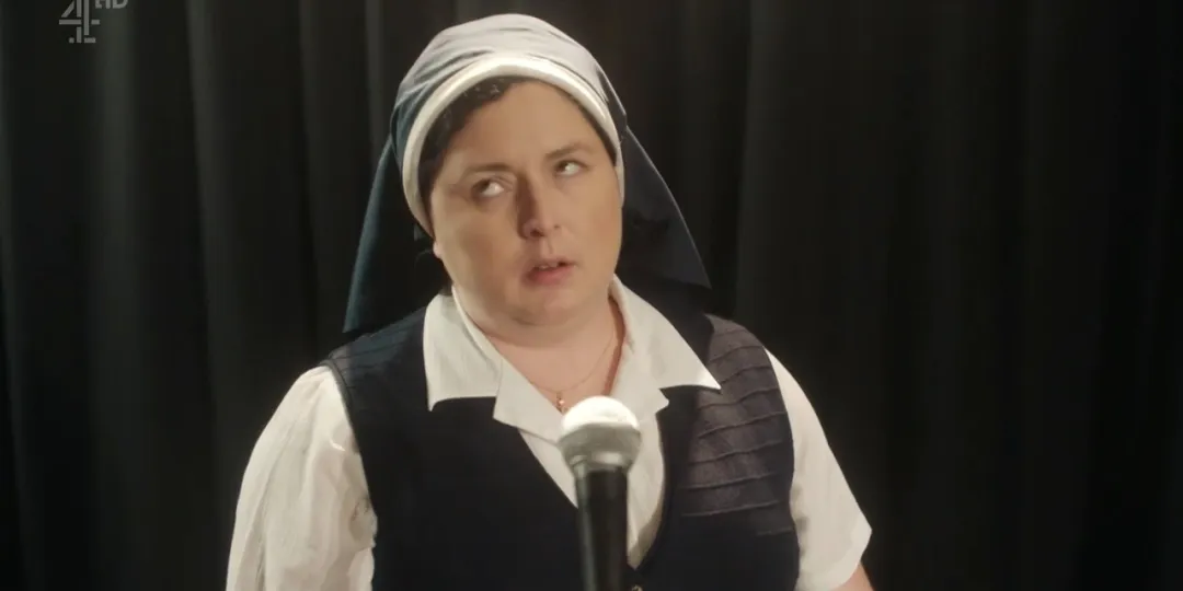 英剧搞笑女日常笑死人，宝藏小众高分喜剧《德里女孩》绝对是你剧荒时的解压力作！