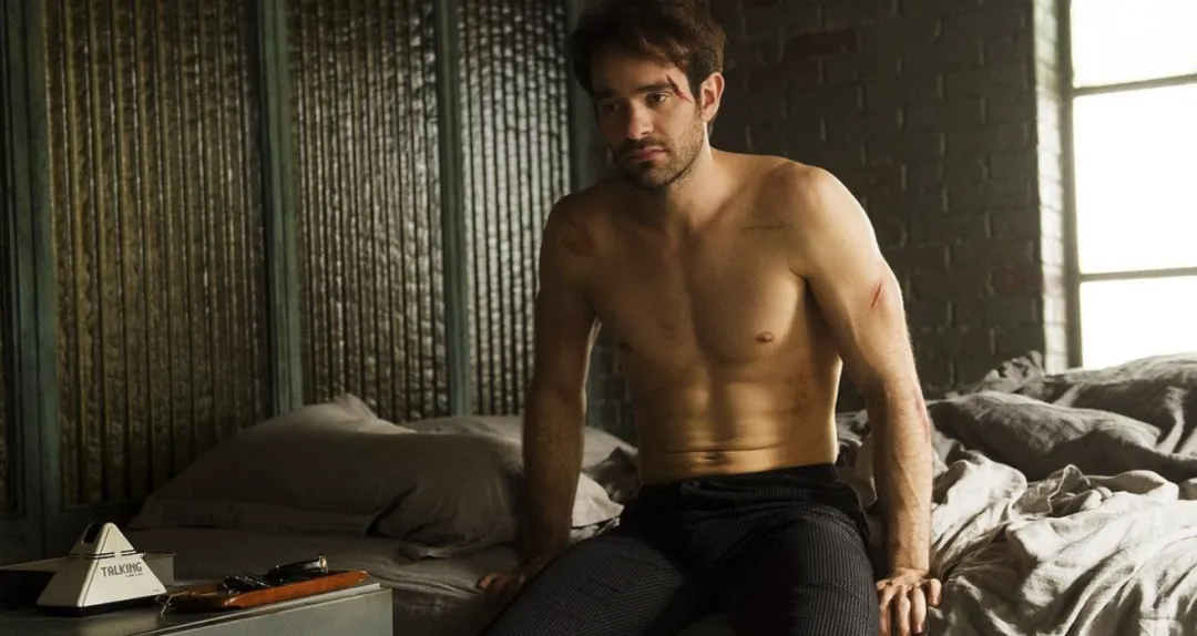 IMDb的8.6高分实至名归，最过瘾的漫威美剧《夜魔侠》算一部！