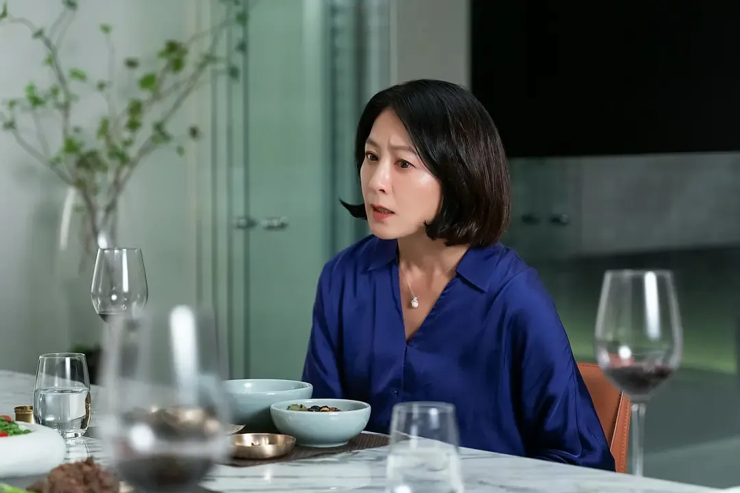 韓國又來一部年度好片《普通家庭/非普通家族》，爛番茄打出100%的口碑，並一舉奪得票房榜首