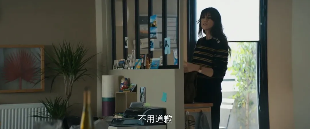 英法合拍剧《千面牛郎》:四十多岁继承父业当男公关,客户都超过 65 岁