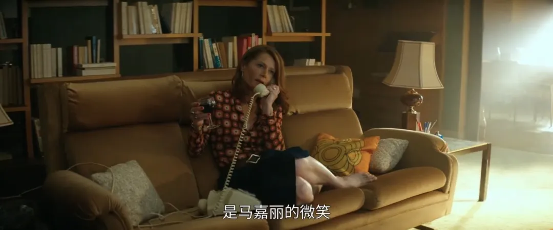 英法合拍剧《千面牛郎》:四十多岁继承父业当男公关,客户都超过 65 岁