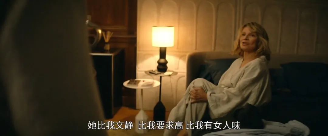 英法合拍剧《千面牛郎》:四十多岁继承父业当男公关,客户都超过 65 岁