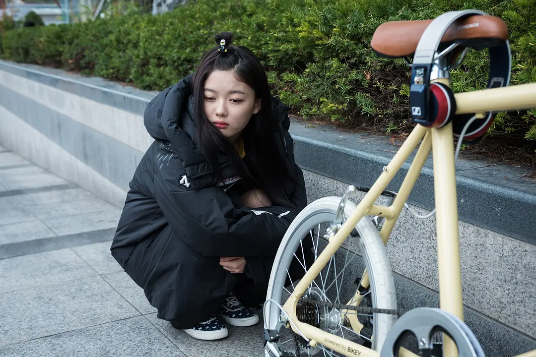 脑洞很大的韩国电影《因为爱/因为我爱你》！小伙莫名多了个美艳妻子