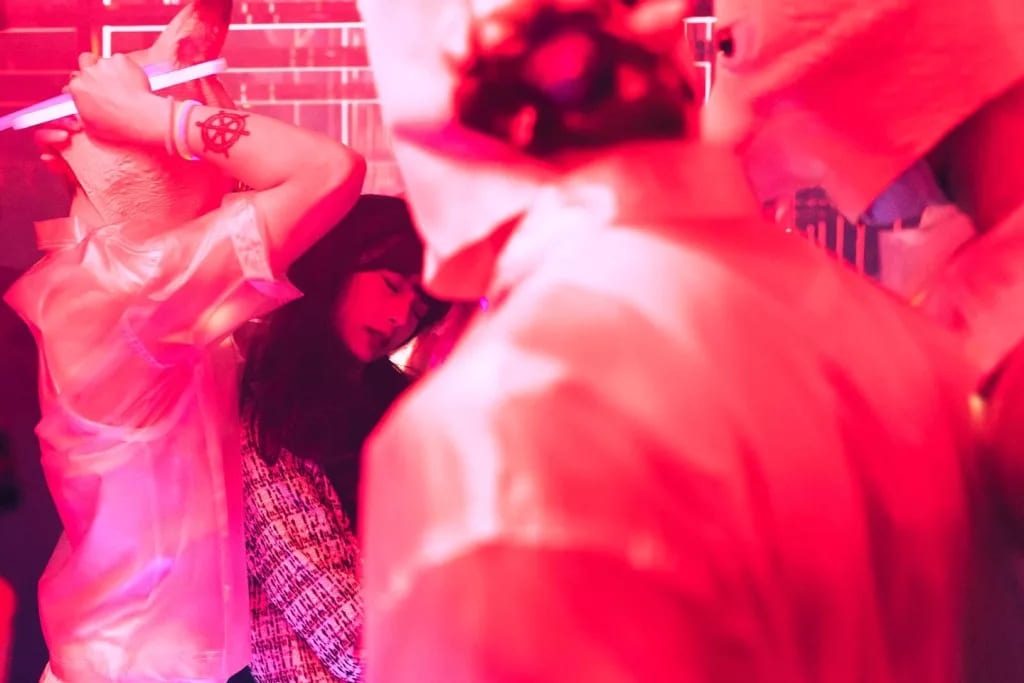 臺劇《你的婚姻不是你的婚姻－恭請光臨曾賈府喜事》劇情/影評：適婚年齡女子面對婚姻的各種難題