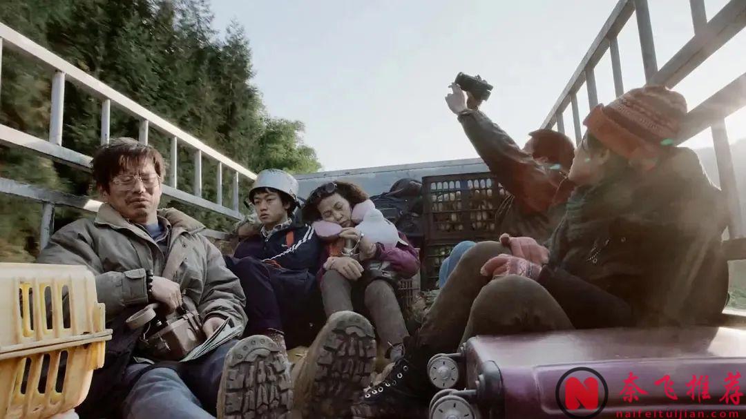 风格化科幻喜剧电影《宇宙探索编辑部》，花语伪科幻片中的佼佼者！