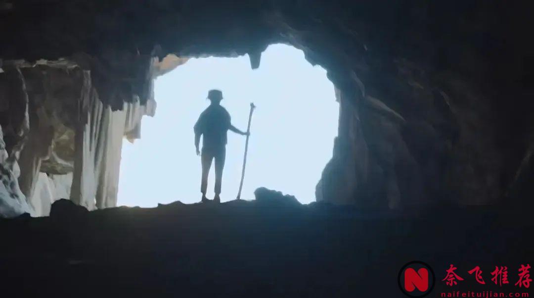 风格化科幻喜剧电影《宇宙探索编辑部》，花语伪科幻片中的佼佼者！