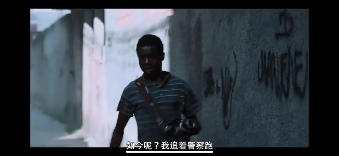 《上帝之城/無主之城/無法無天》20年後暴力在Cidade de Deus的貧民窟中依舊頑固存在！