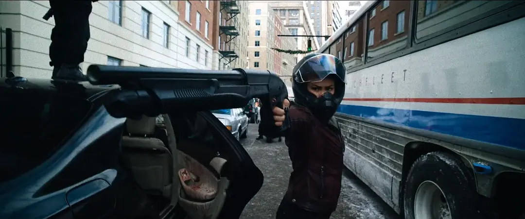 2025目前看過的最佳槍戰片《毒劫/浩劫》！最會演黑幫的男人終於演警察了!!!