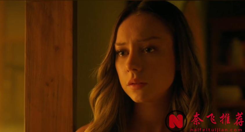 出道即巅峰，绝美颜值+顶级身材「艾斯特·爱珀斯托」的影视名场面，难怪姆巴佩都为她沦陷