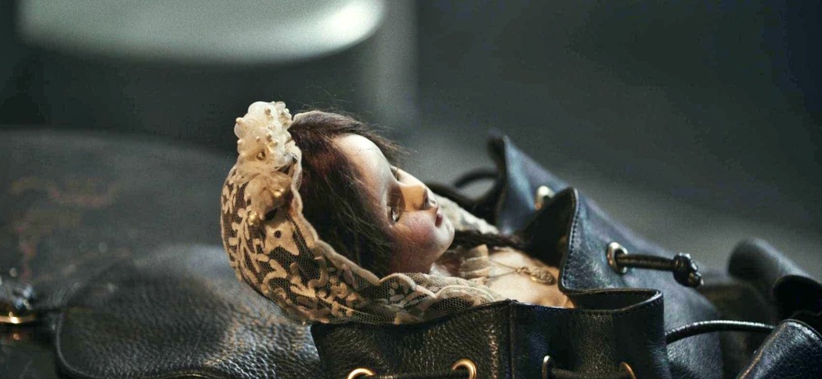 西班牙恐怖電影「聖餐娃娃的詛咒」怎麼樣？真實都市傳說改編！聖餐女孩成邪惡咒靈！