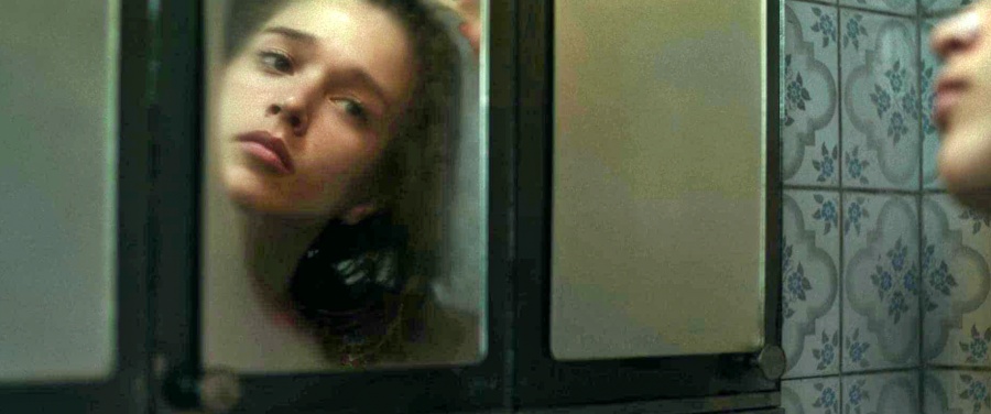 西班牙恐怖電影「聖餐娃娃的詛咒」怎麼樣？真實都市傳說改編！聖餐女孩成邪惡咒靈！