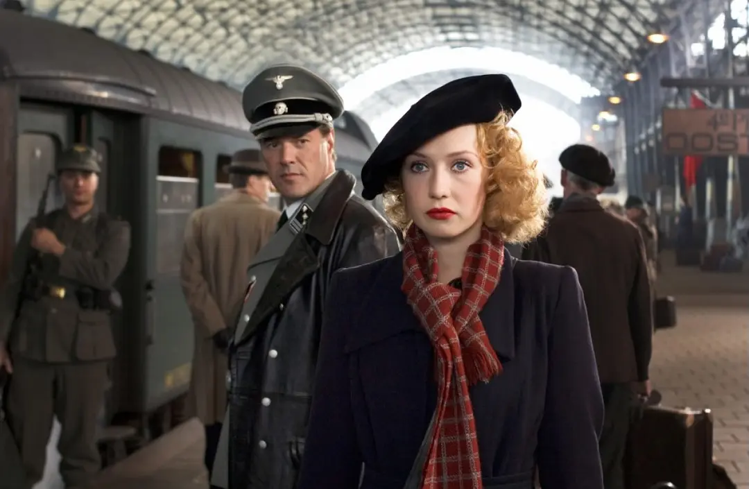 狂删四分之一时长（35分钟）才勉强上映的电影《黑皮书/惊惧黑书/黑色名册》，大胆的风格，让人脸红心跳