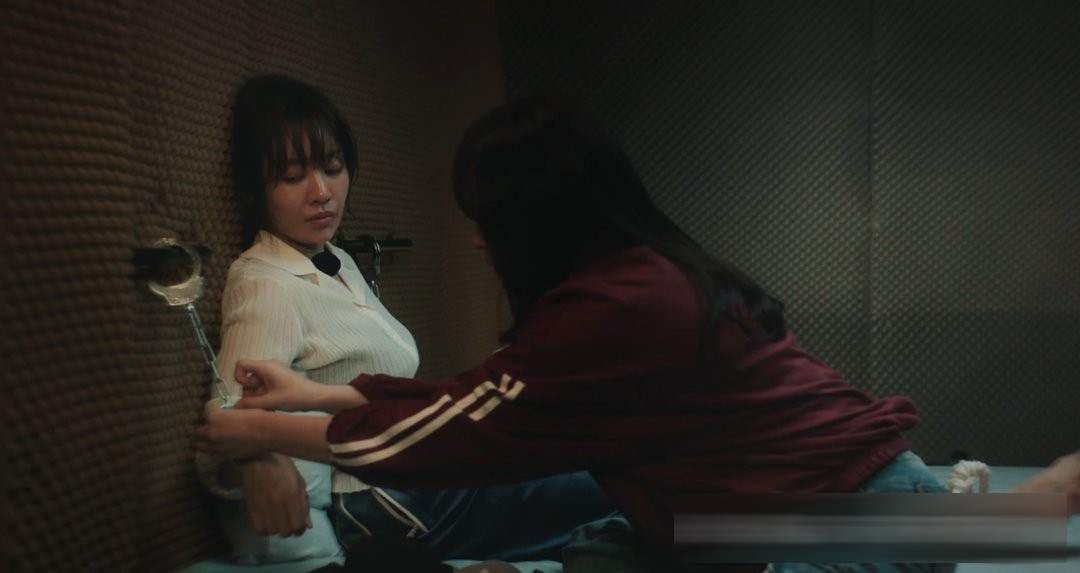 韩国犯罪片《姐妹》影评:车珠英与李洙赫的绑架追债戏,尺度有余剧本不足