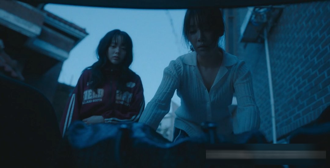 韩国犯罪片《姐妹》影评:车珠英与李洙赫的绑架追债戏,尺度有余剧本不足