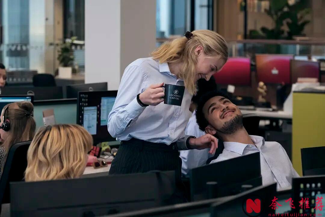 全員惡人，集集高能，這部剛上線的英劇《強制竊賊/公帑之盜/養老金劫案》口碑穩了