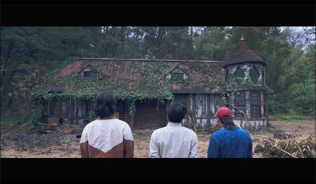 笑出猪叫！分享一部超级解压且有深意的韩国喜剧电影《帅哥们/找死凶宅》！