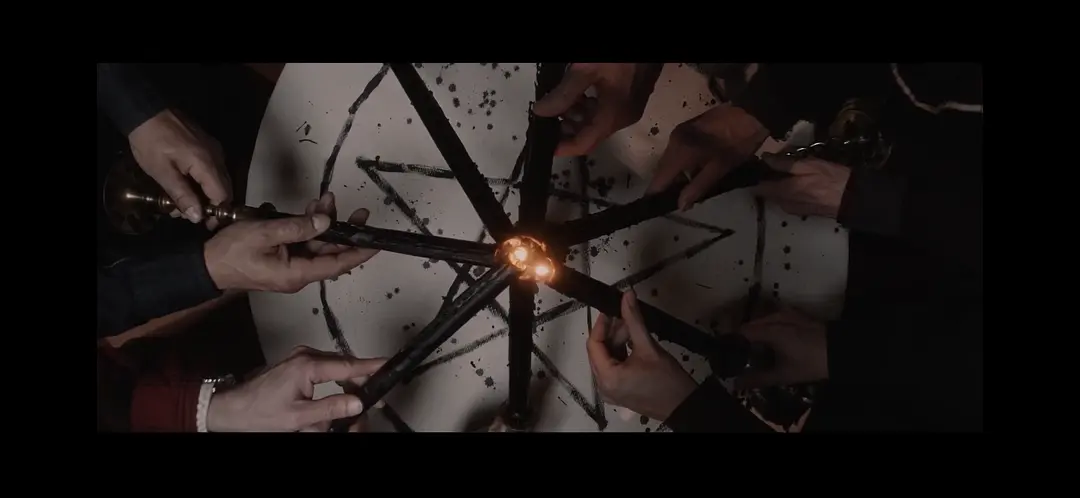 一部招魂类恐怖片《一切为了杰克森/一切为了劫个孙》，气氛挺邪乎！