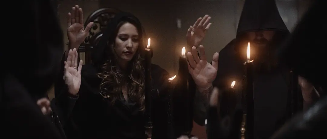 一部招魂类恐怖片《一切为了杰克森/一切为了劫个孙》，气氛挺邪乎！