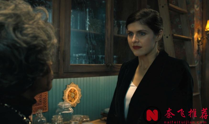 性感女神轉型之作《梅菲爾女巫》第二季，能否擺脫“花瓶”標籤？