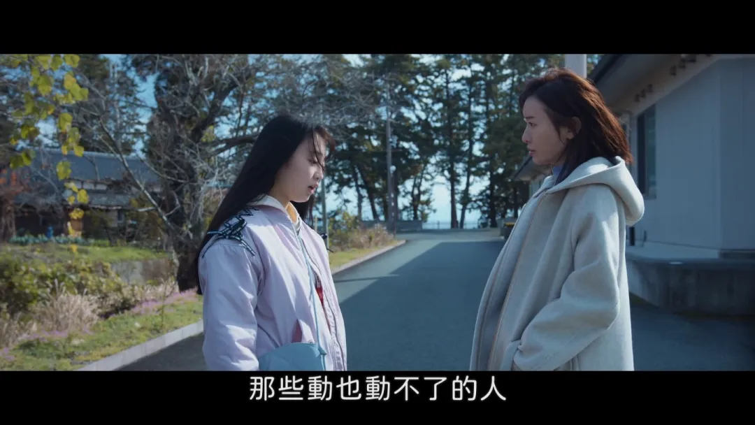 日本大尺度犯罪片《湖畔的女人们》，割裂的设计，泯灭的人性，终于敢拍“731”了！