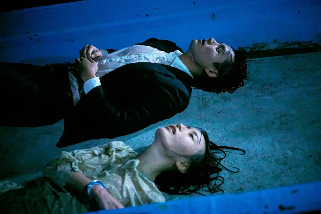 日本大尺度犯罪片《湖畔的女人们》，割裂的设计，泯灭的人性，终于敢拍“731”了！