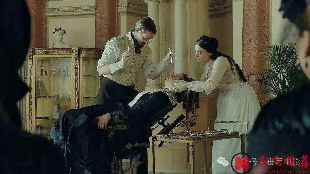 最新R级肉体恐怖片《丑陋的继姐》，实在太痛了