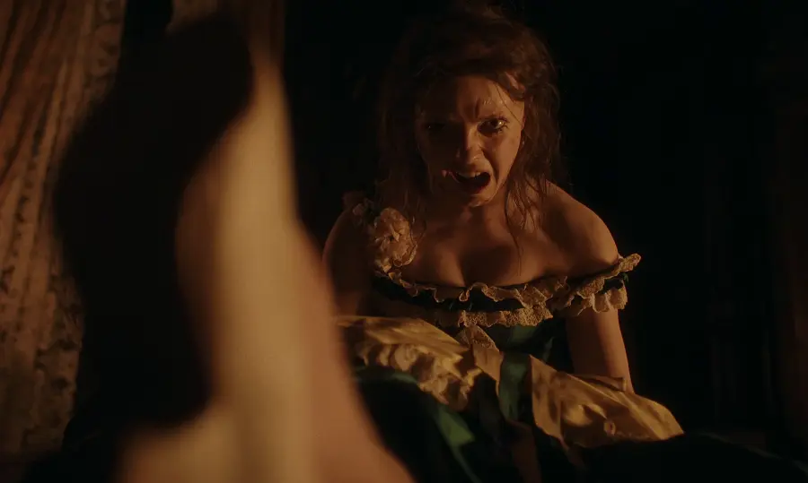 最新R级肉体恐怖片《丑陋的继姐》，实在太痛了