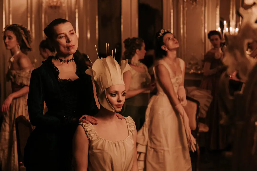 最新R级肉体恐怖片《丑陋的继姐》，实在太痛了