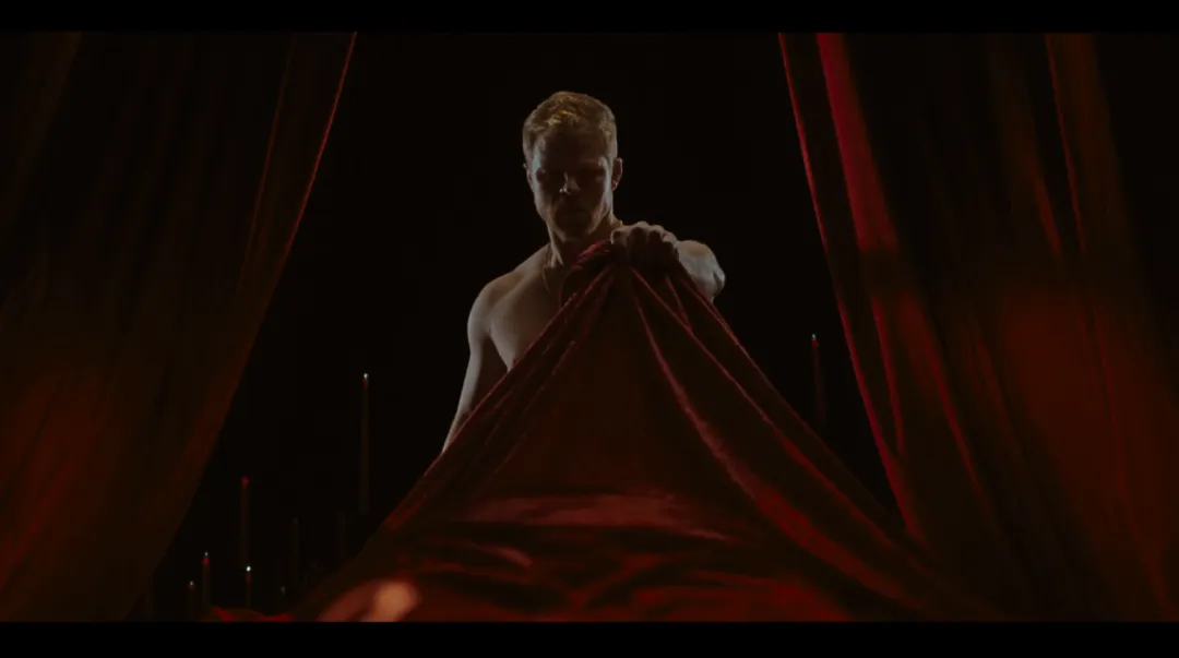 尺度+獵奇度爆表的美國恐怖片《魅魔》已上線！精蟲上腦的已婚男付出了慘痛的代價~