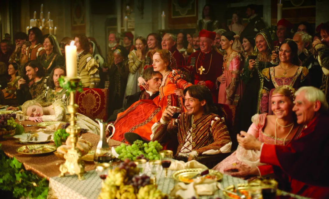 這部《波吉亞家族》顏值與尺度齊飛，每一幀都美的像油畫！