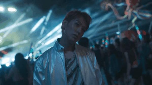 R级大尺度巨作《寄生兽：灰色部队》，Netflix爽剧又杀疯了！