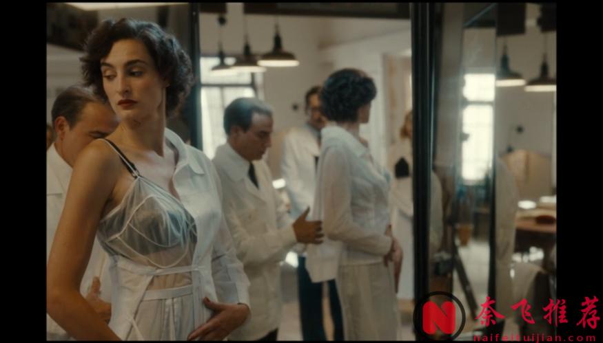 迪士尼也拍时尚大片《巴黎世家/巴伦西亚加/巴隆夏加》，每一帧都美如画！