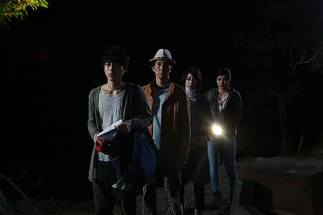 氛圍詭異的島國凶宅恐怖片《殘穢，不可以住的房間/殘穢：被詛咒的房間/冤魂物業：殘穢》，層層恐懼遞進