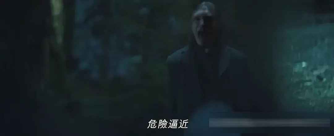 恐怖片《鬼上车》（港译《乘吓》）：公路片加驱魔片，后视镜里那东西一直在