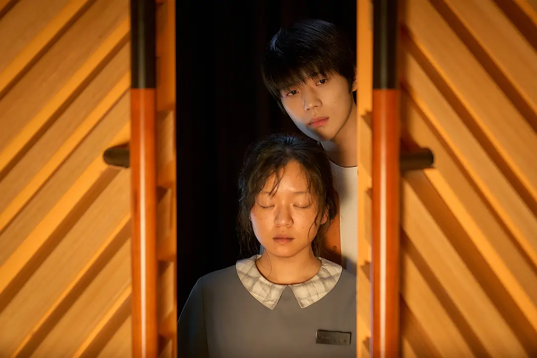 Netflix最新韓國片《孔雀舞曲/悼念公主的帕凡舞曲》：如果世界總是嘲笑你的外表，你還有勇氣去愛嗎？