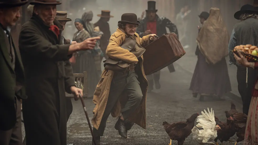 網飛又出黑馬劇《健力士王朝/吉尼斯家族》，一隻酒杯，映出整個王朝的崩塌