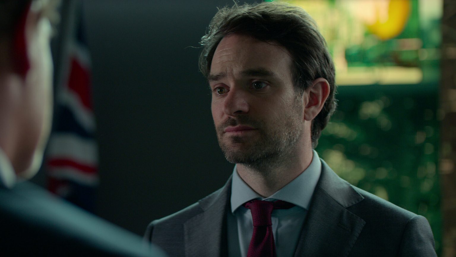 Netflix英國間諜迷你劇「叛諜迷情」看點：夜魔俠查理考克斯主演的英國特工劇