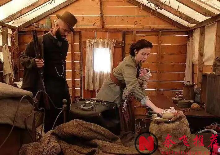 一部西部風格濃厚的歷史劇《地獄之輪》，寫實的揭露了北美大鐵路修建過程的黑暗與血腥歷程