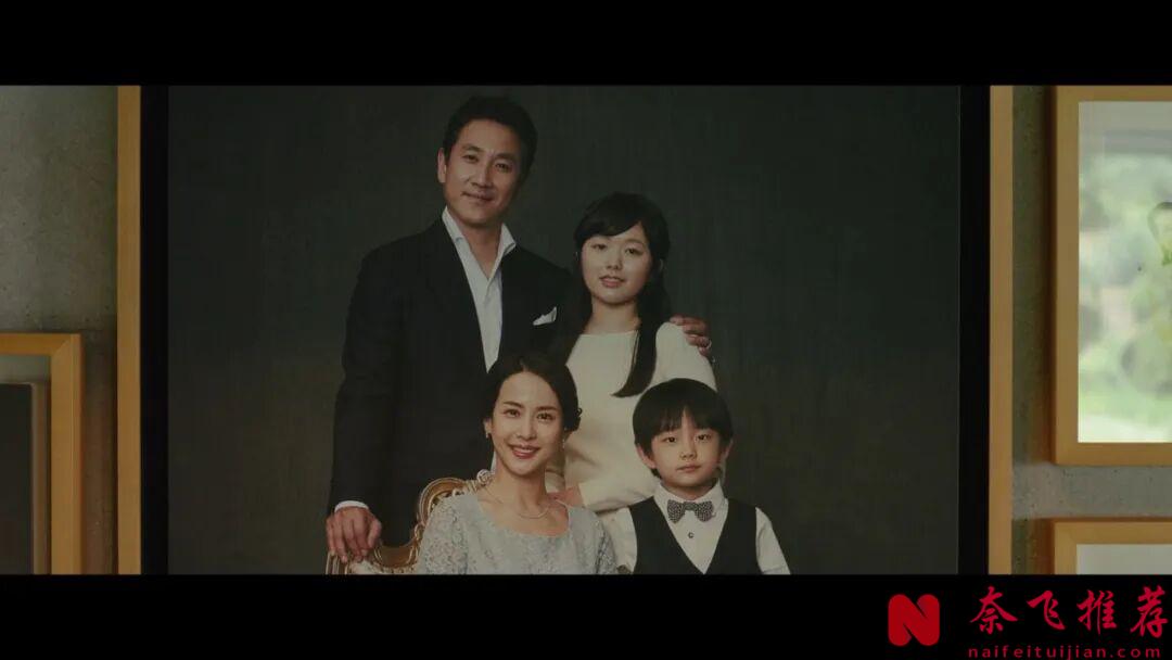 获奖无数的韩国高分电影《寄生虫/寄生上流/上流寄生族》，最难爬的阶梯，拍得太真实了