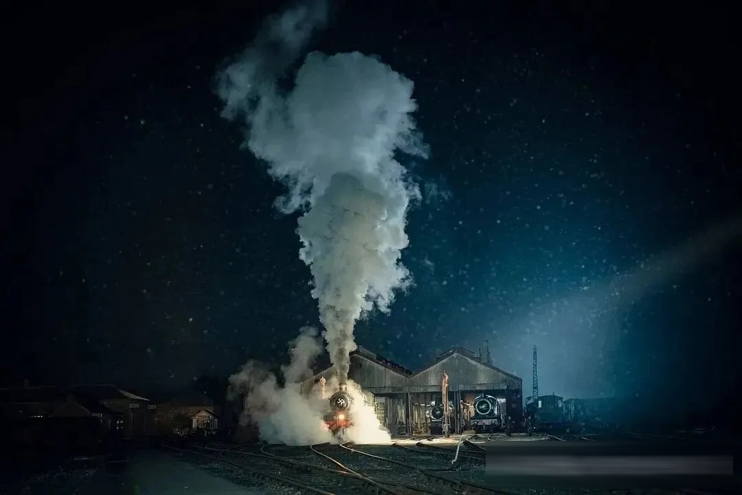 《浴血黑幫：不朽傳奇》：影版給劇迷的售後，腔調還在故事塌了