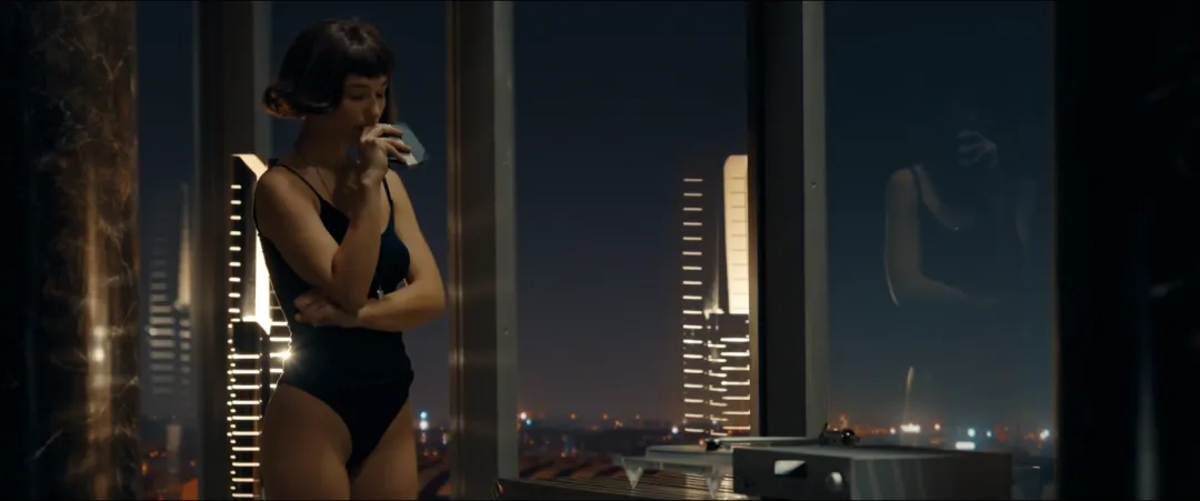 意大利尺度谍战剧《堡垒：戴安娜》已上线，这美女特工太飒了！