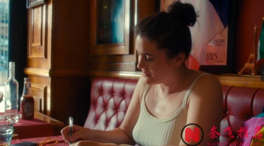 发过最新喜剧片《巴黎夏日》一上线就飙到口碑TOP1！傻丫头进城记