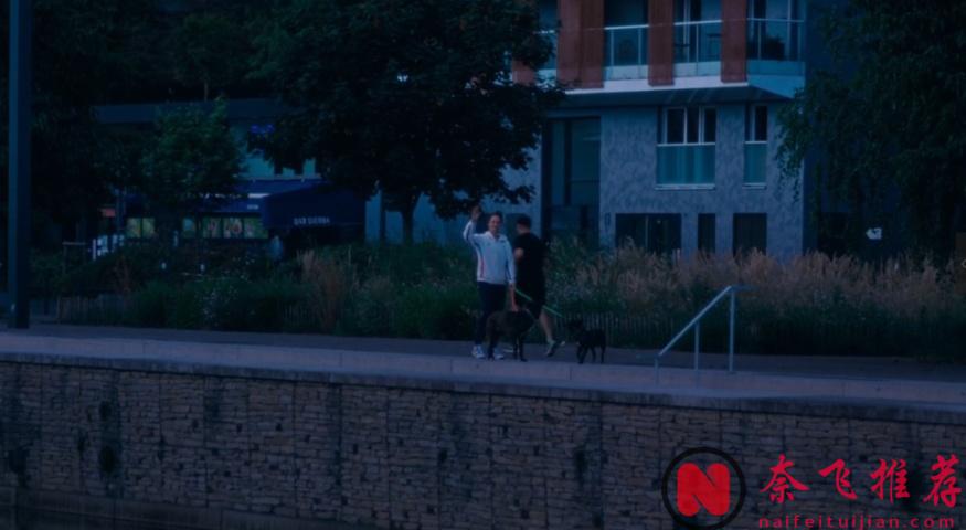 发过最新喜剧片《巴黎夏日》一上线就飙到口碑TOP1！傻丫头进城记