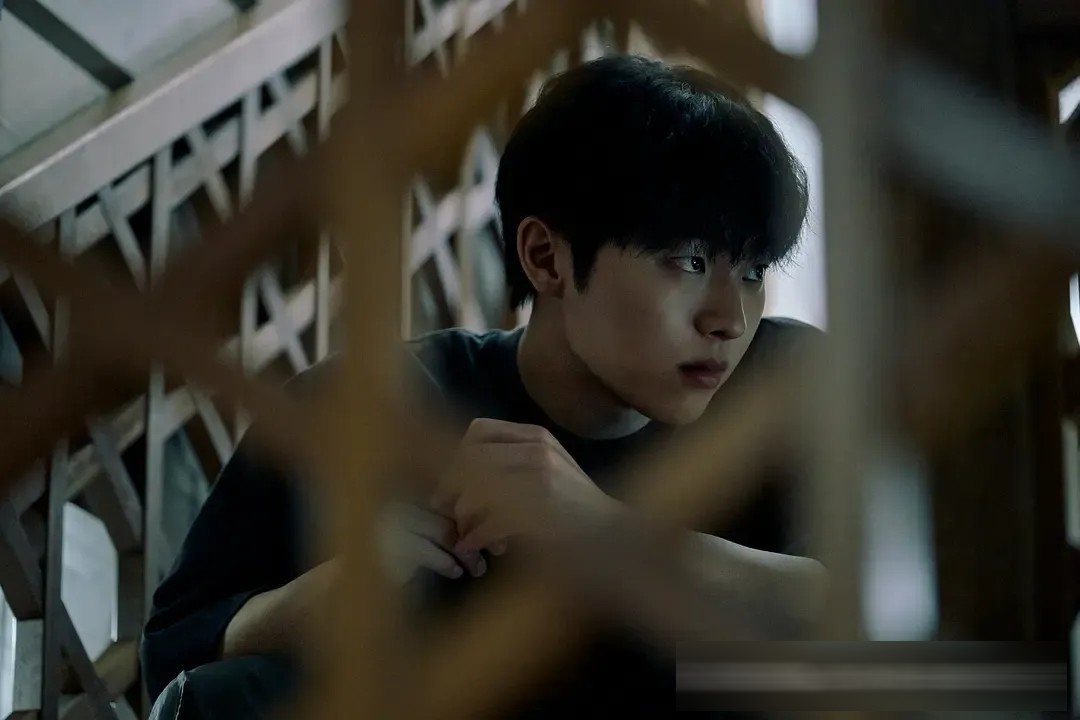 Netflix《最後一排的男孩》:崔岷植6集心理博弈,比《登堂入室》更瘋