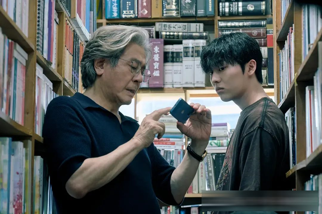 Netflix《最後一排的男孩》:崔岷植6集心理博弈,比《登堂入室》更瘋