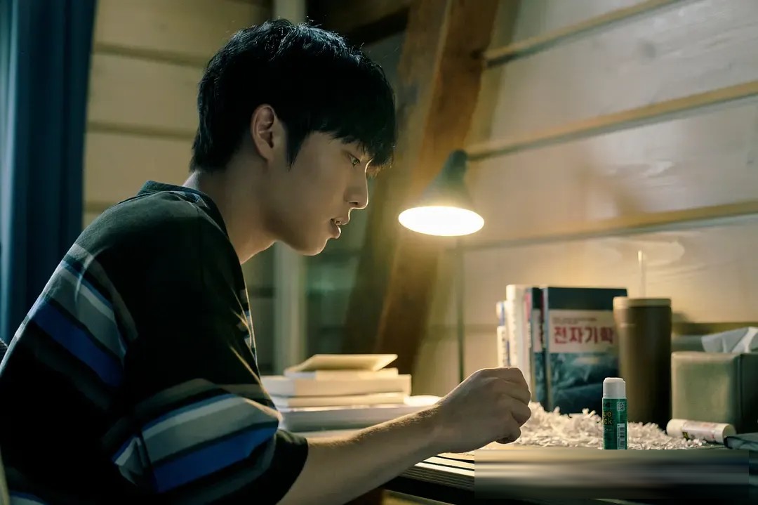 Netflix《最後一排的男孩》:崔岷植6集心理博弈,比《登堂入室》更瘋