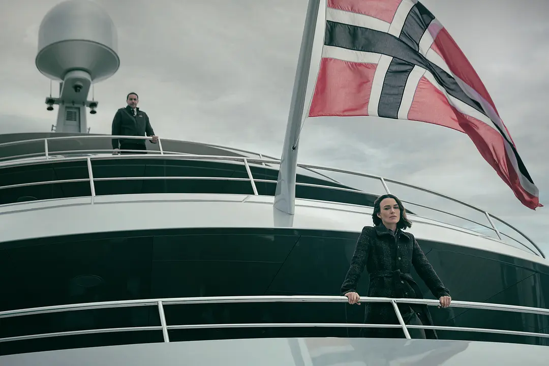 Netflix最新懸疑作品《10號艙裡的女人/10號艙房的女人》，所謂的"意外溺亡"，不過是一場完美策劃的謀殺！