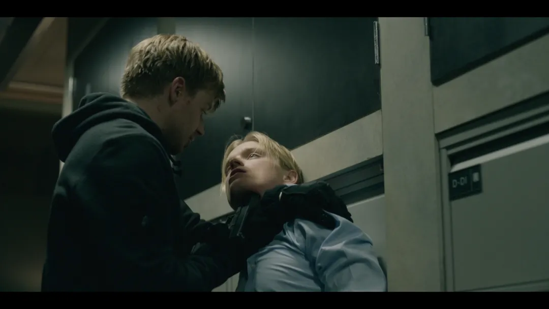 反转不断、悬疑拉满的经典谍战英剧《流人/翻盘特工队/外放特务组》，看完后我强烈推荐！